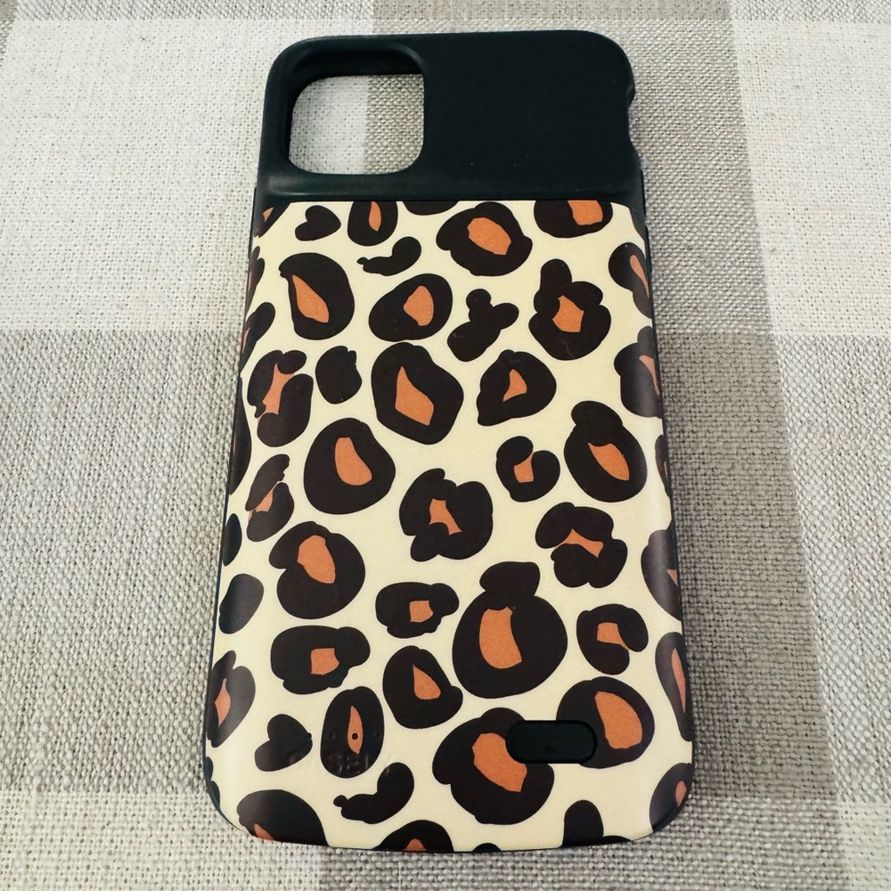 Casely Power 2.0 leopard print Battery Case iPhone 11 Pro Max